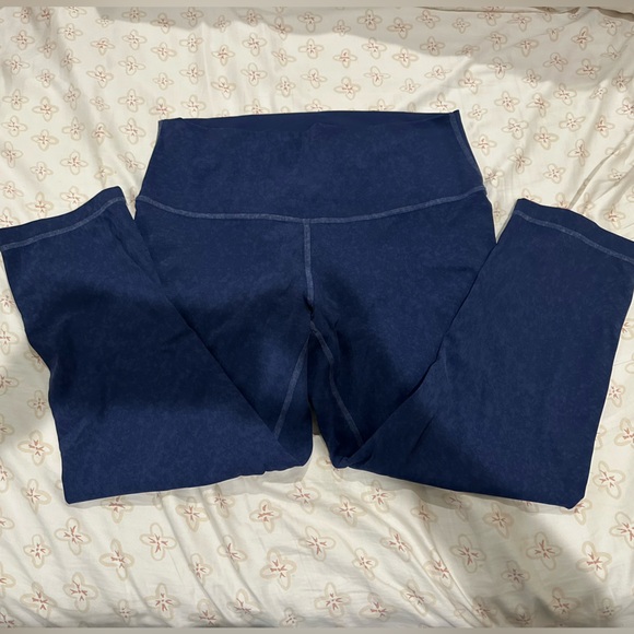 lululemon athletica Pants - Lululemon Navy Blue Cropped Leggings, Sz 8
